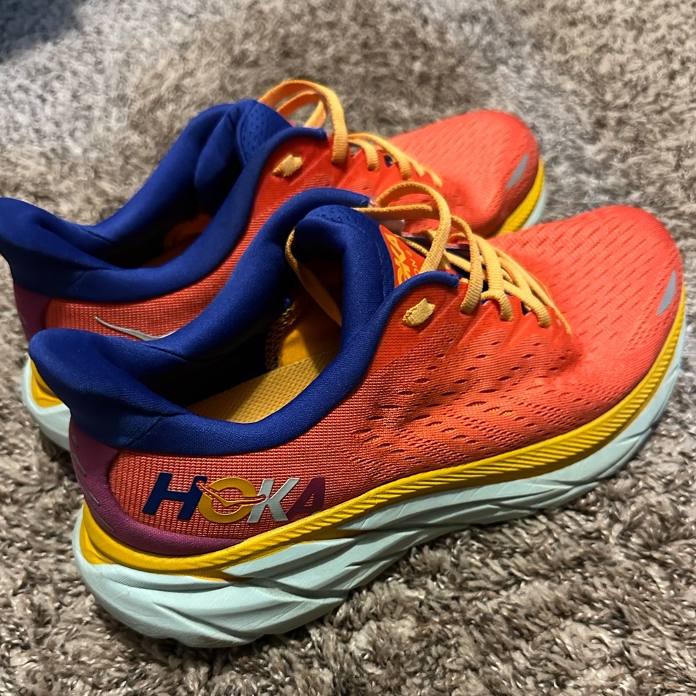 Hoka Clifton 8 (Size 9)